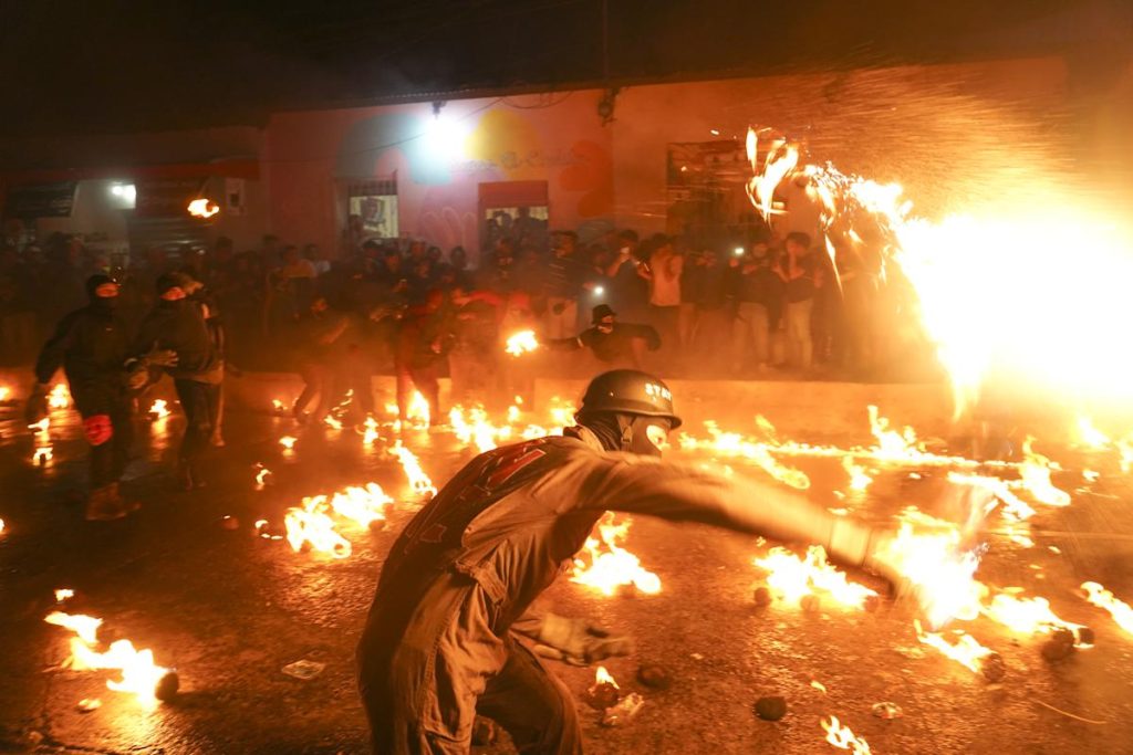 جشن پرش از آتش (Las Bolas de Fuego) – السالوادور